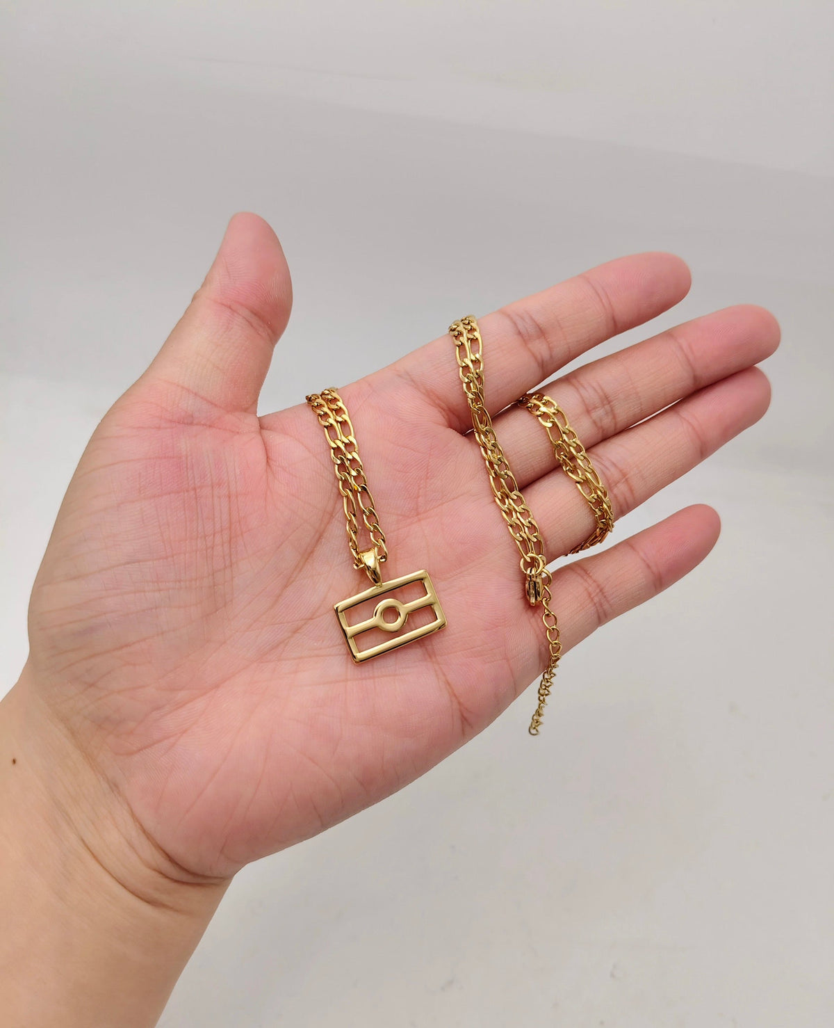 STATEMENT NECKLACE